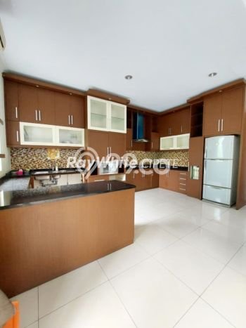 Rumah Mewah LB 315m2 Siap Huni Desain Elegan di BSD, Tangerang Rumah Mewah LB 315m2 Siap Huni Desain Elegan di BSD, Tangerang