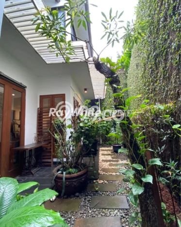 Rumah Luxury Modern Tanpa Renovasi di Pondok Indah Jakarta Selatan Rumah Luxury Modern Tanpa Renovasi di Pondok Indah Jakarta Selatan