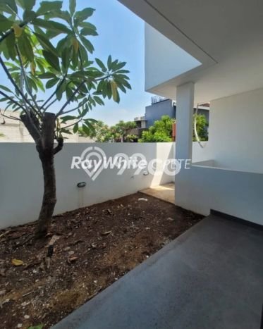 Rumah Elit Modern Siap Huni di Jati Padang Jakarta Selatan Rumah Elit Modern Siap Huni di Jati Padang Jakarta Selatan