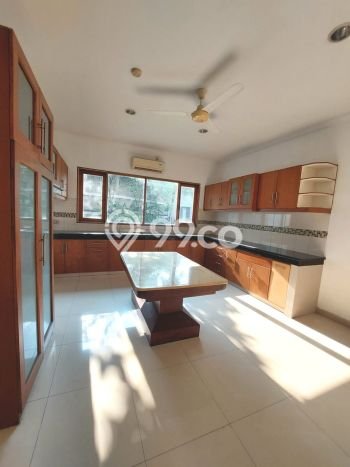 Rumah sewa siap huni 5 KT di Pejaten, Jakarta Selatan Rumah sewa siap huni 5 KT di Pejaten, Jakarta Selatan