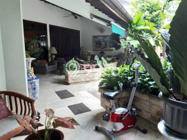 Siap Huni Hunian Elit 7 Kamar di Menteng Dekat ke Mana Saja Siap Huni Hunian Elit 7 Kamar di Menteng Dekat ke Mana Saja