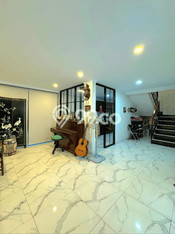 Rumah Elit Modern Tanpa Renovasi di Tanjung Barat Jakarta Selatan Rumah Elit Modern Tanpa Renovasi di Tanjung Barat Jakarta Selatan