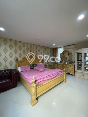 Rumah Elit Modern Tanpa Renovasi di Pondok Indah Jakarta Selatan Rumah Elit Modern Tanpa Renovasi di Pondok Indah Jakarta Selatan