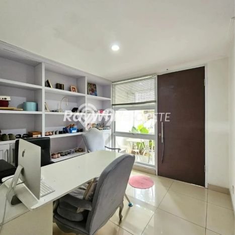 Rumah Mewah LB 350m2 Siap Huni Desain Elegan di Pondok Labu, Jakarta Selatan Rumah Mewah LB 350m2 Siap Huni Desain Elegan di Pondok Labu, Jakarta Selatan