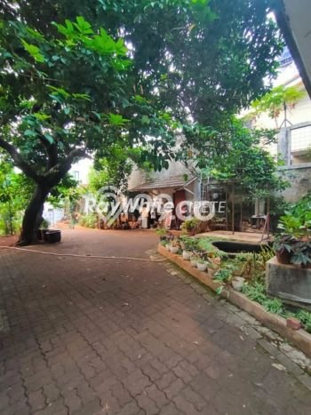 TANAH PROSPEKTIF! Tanah di Pejaten, Luas 218m2m², Pinggir Jalan Raya TANAH PROSPEKTIF! Tanah di Pejaten, Luas 218m2m², Pinggir Jalan Raya