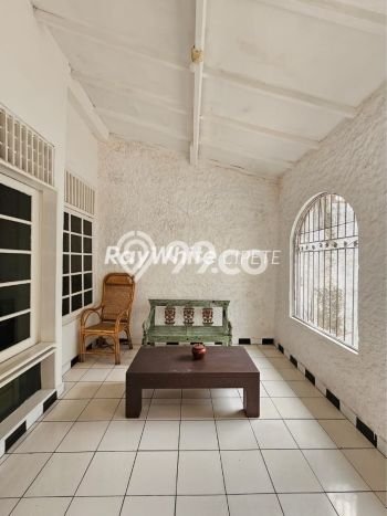 Rumah Elit Modern Tanpa Renovasi di Lebak Bulus Jakarta Selatan Rumah Elit Modern Tanpa Renovasi di Lebak Bulus Jakarta Selatan