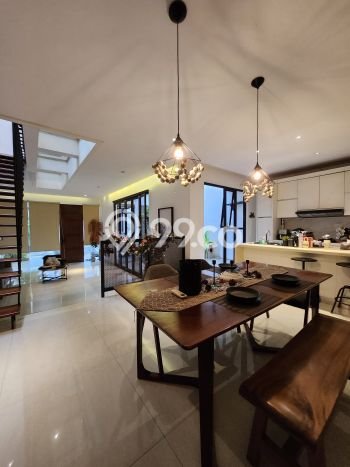 Jual Rumah Luas Megah Dengan View Cantik di Veteran, Jakarta Selatan Jual Rumah Luas Megah Dengan View Cantik di Veteran, Jakarta Selatan