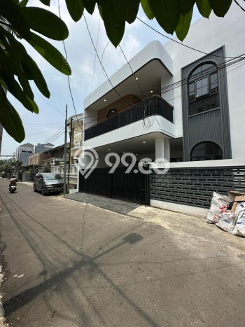 Hunian Mewah LB 430m2 Siap Huni Desain Elegan di Ampera, Jakarta Selatan Hunian Mewah LB 430m2 Siap Huni Desain Elegan di Ampera, Jakarta Selatan