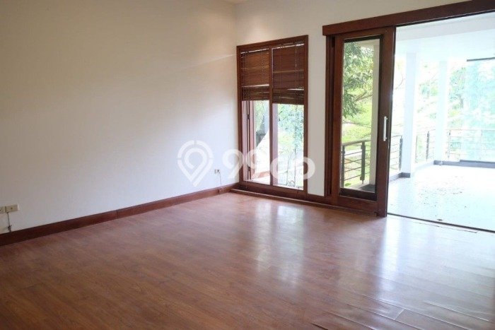 Rumah Elit Modern Tanpa Renovasi di Lebak Bulus Jakarta Selatan Rumah Elit Modern Tanpa Renovasi di Lebak Bulus Jakarta Selatan