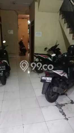 Rumah Kost untuk Dijual di Matraman dengan 17 KT, 17 KM, Luas 250m2 Rumah Kost untuk Dijual di Matraman dengan 17 KT, 17 KM, Luas 250m2