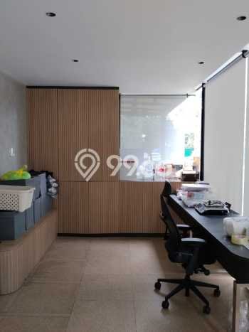 Rumah Elit LB 400m2 Siap Pakai Desain Elegan di Green Lake City, Jakarta Barat Rumah Elit LB 400m2 Siap Pakai Desain Elegan di Green Lake City, Jakarta Barat