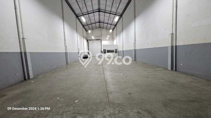 Gudang Disewa di Jakarta Barat dengan LB 270m2 Area Komersial Ramai Gudang Disewa di Jakarta Barat dengan LB 270m2 Area Komersial Ramai