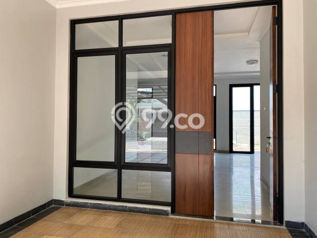Ready to Use! Premium House LT 325m2 Desain Elegan di Buah Batu Ready to Use! Premium House LT 325m2 Desain Elegan di Buah Batu