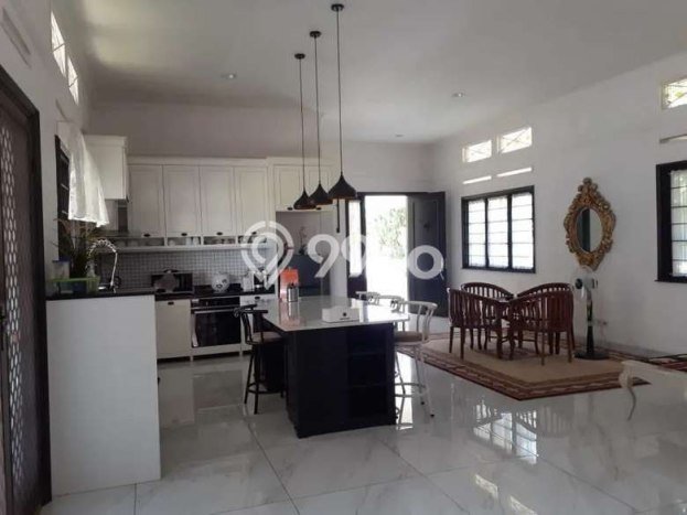 Hunian Elit LB 329m2 Siap Pakai Desain Elegan di Setiabudi, Bandung Hunian Elit LB 329m2 Siap Pakai Desain Elegan di Setiabudi, Bandung