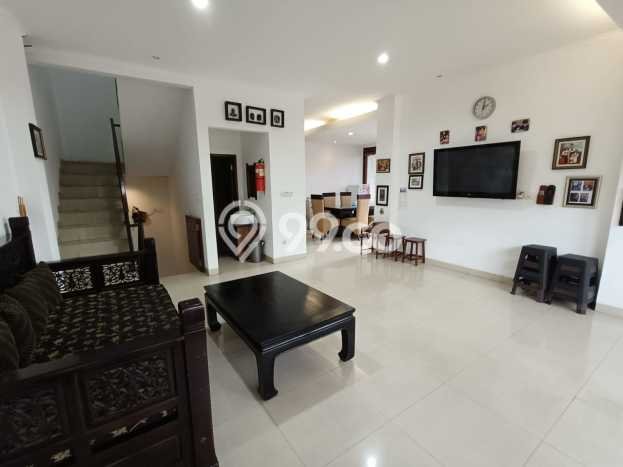 Rumah Mewah LB 1050m2 Siap Huni Desain Elegan di Sayap Dago, Bandung Rumah Mewah LB 1050m2 Siap Huni Desain Elegan di Sayap Dago, Bandung