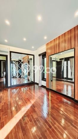 Ready to Use! Luxury House LT 650m2 Desain Elegan di Pluit Ready to Use! Luxury House LT 650m2 Desain Elegan di Pluit
