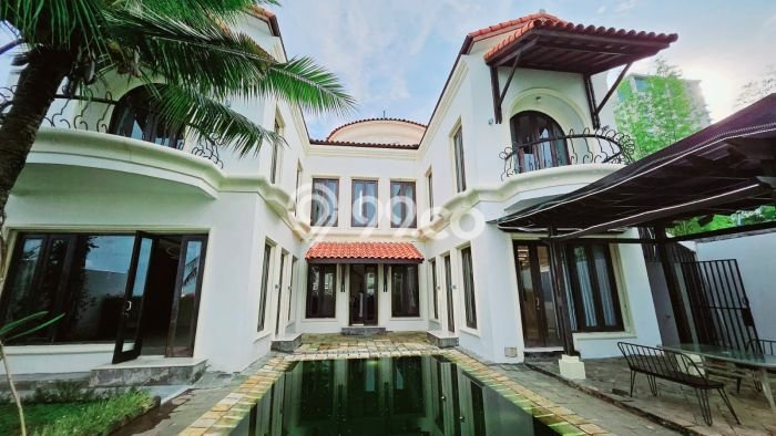 Ready to Use! Luxury House LT 650m2 Desain Elegan di Pluit Ready to Use! Luxury House LT 650m2 Desain Elegan di Pluit