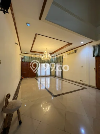Disewakan! Rumah 6 Kamar Tidur &
5 Kamar Mandi di Kayu Putih, Jakarta Timur Disewakan! Rumah 6 Kamar Tidur &
5 Kamar Mandi di Kayu Putih, Jakarta Timur