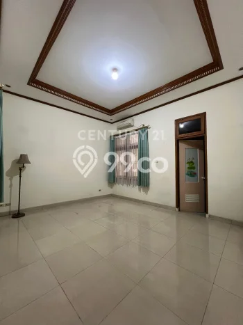 Disewakan! Rumah 6 Kamar Tidur &
5 Kamar Mandi di Kayu Putih, Jakarta Timur Disewakan! Rumah 6 Kamar Tidur &
5 Kamar Mandi di Kayu Putih, Jakarta Timur