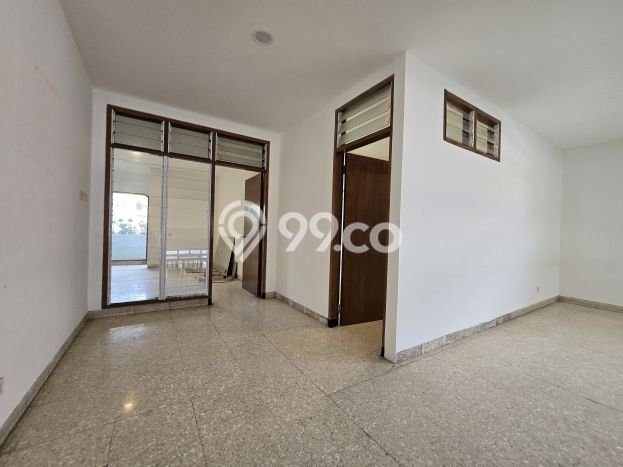 Rumah Elit Modern Tanpa Renovasi di Pondok Indah Jakarta Selatan Rumah Elit Modern Tanpa Renovasi di Pondok Indah Jakarta Selatan