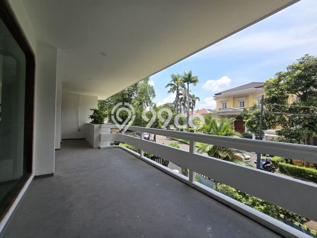 Rumah Elit Modern Tanpa Renovasi di Pondok Indah Jakarta Selatan Rumah Elit Modern Tanpa Renovasi di Pondok Indah Jakarta Selatan