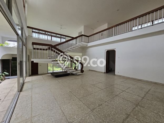 Rumah Elit Modern Tanpa Renovasi di Pondok Indah Jakarta Selatan Rumah Elit Modern Tanpa Renovasi di Pondok Indah Jakarta Selatan