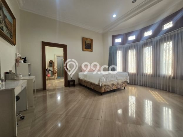 Rumah Luxury Modern Tanpa Renovasi di Simprug Jakarta Selatan Rumah Luxury Modern Tanpa Renovasi di Simprug Jakarta Selatan