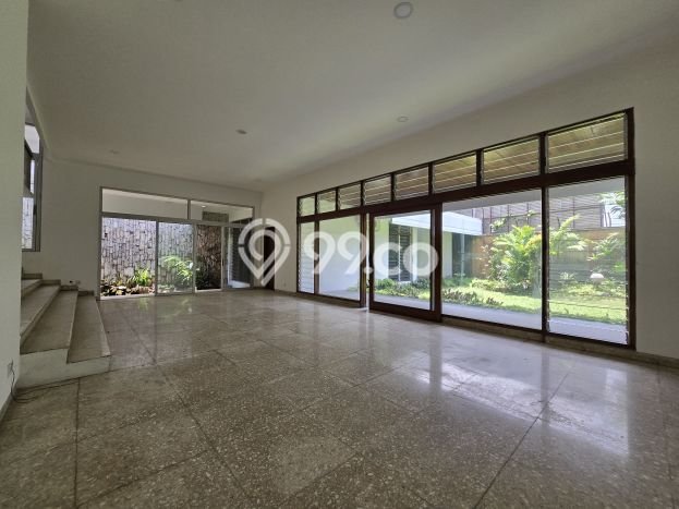 Rumah Elit Modern Tanpa Renovasi di Pondok Indah Jakarta Selatan Rumah Elit Modern Tanpa Renovasi di Pondok Indah Jakarta Selatan