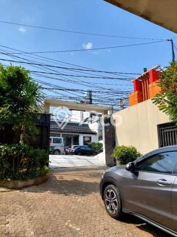 Ready to Use! Premium House LT 310m2 Desain Modern di Panglima Polim Ready to Use! Premium House LT 310m2 Desain Modern di Panglima Polim