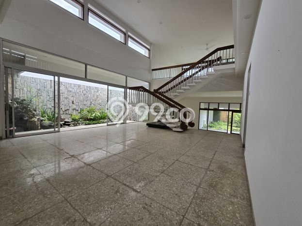 Rumah Elit Modern Tanpa Renovasi di Pondok Indah Jakarta Selatan Rumah Elit Modern Tanpa Renovasi di Pondok Indah Jakarta Selatan