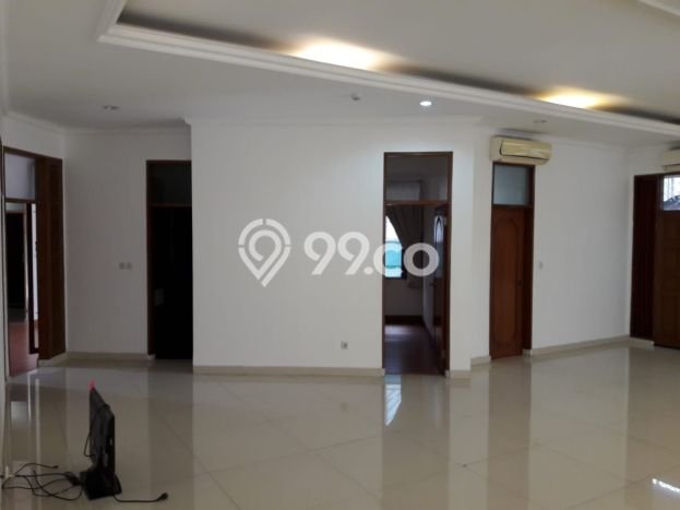 Sewa Rumah Nyaman LT 410m2 / LB 300m2 di Pondok Indah, Jakarta Selatan Sewa Rumah Nyaman LT 410m2 / LB 300m2 di Pondok Indah, Jakarta Selatan