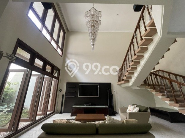 Rumah di Pondok Indah, 3 KM, Lingkungan Berkembang Rumah di Pondok Indah, 3 KM, Lingkungan Berkembang