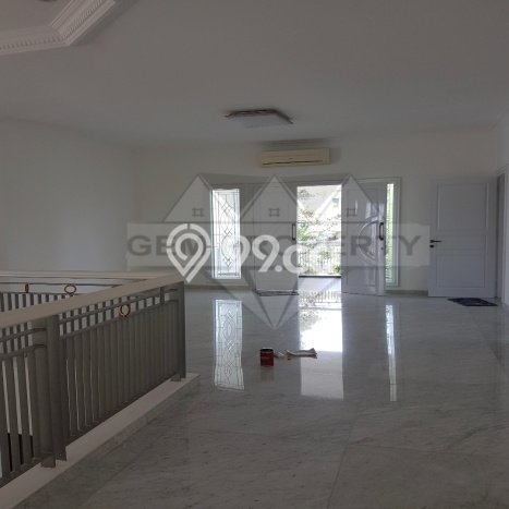 Rumah Elit Modern Tanpa Renovasi di Intercon Jakarta Barat Rumah Elit Modern Tanpa Renovasi di Intercon Jakarta Barat