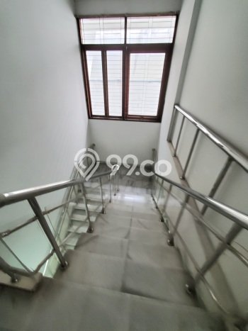 Ready to Use! Premium House LT 300m2 Desain Modern di Intercon Ready to Use! Premium House LT 300m2 Desain Modern di Intercon