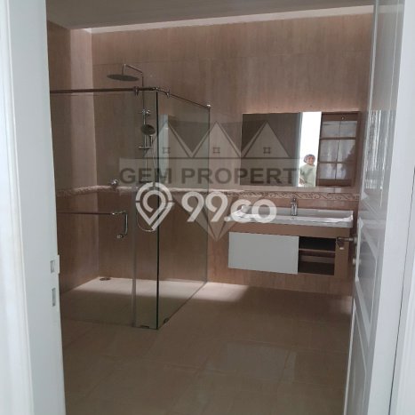 Rumah Elit Modern Tanpa Renovasi di Intercon Jakarta Barat Rumah Elit Modern Tanpa Renovasi di Intercon Jakarta Barat