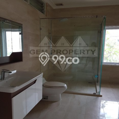 Rumah Elit Modern Tanpa Renovasi di Intercon Jakarta Barat Rumah Elit Modern Tanpa Renovasi di Intercon Jakarta Barat