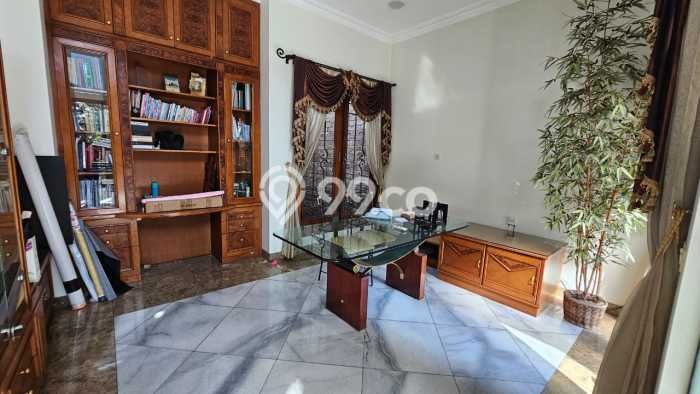 Rumah LT 560m² Harga Menarik di Setra Duta, Bandung Rumah LT 560m² Harga Menarik di Setra Duta, Bandung