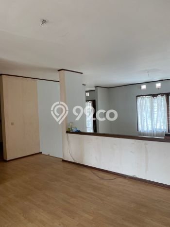 Rumah Mewah LB 250m2 Siap Pakai Desain Elegan di Setra Duta, Bandung Rumah Mewah LB 250m2 Siap Pakai Desain Elegan di Setra Duta, Bandung