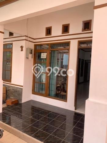 Rumah Modern 3 KT LT 135m2 di Taman Kopo Indah Rumah Modern 3 KT LT 135m2 di Taman Kopo Indah