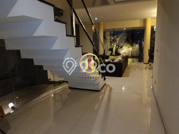 Ready to Use! Luxury House LT 300m2 Desain Modern di Dago Ready to Use! Luxury House LT 300m2 Desain Modern di Dago