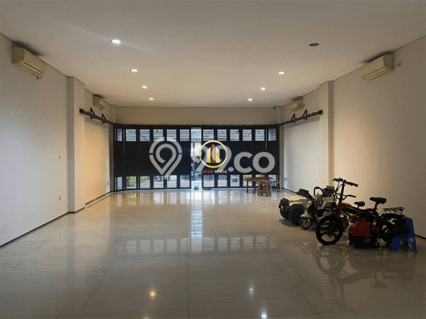 Rumah Mewah LB 525m2 Siap Pakai Desain Elegan di Cihampelas, Bandung Rumah Mewah LB 525m2 Siap Pakai Desain Elegan di Cihampelas, Bandung