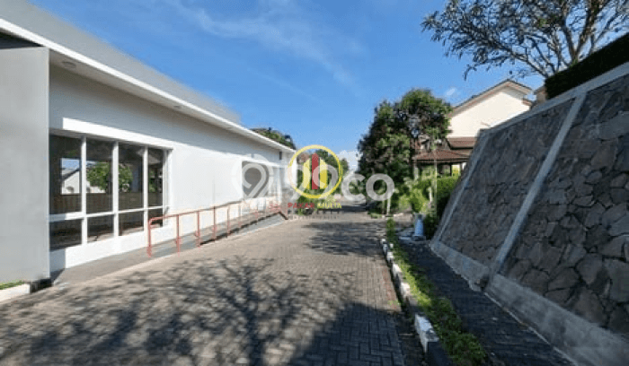 For Sale! Luxury House LT 301m2 Desain Elegan di Dago For Sale! Luxury House LT 301m2 Desain Elegan di Dago