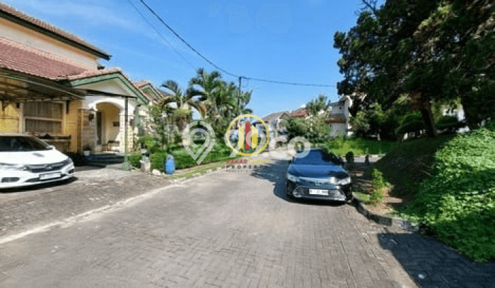 For Sale! Luxury House LT 301m2 Desain Elegan di Dago For Sale! Luxury House LT 301m2 Desain Elegan di Dago