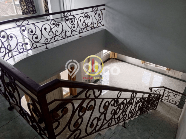 Ready to Use! Premium House LT 270m2 Desain Elegan di Bandung Kota Ready to Use! Premium House LT 270m2 Desain Elegan di Bandung Kota