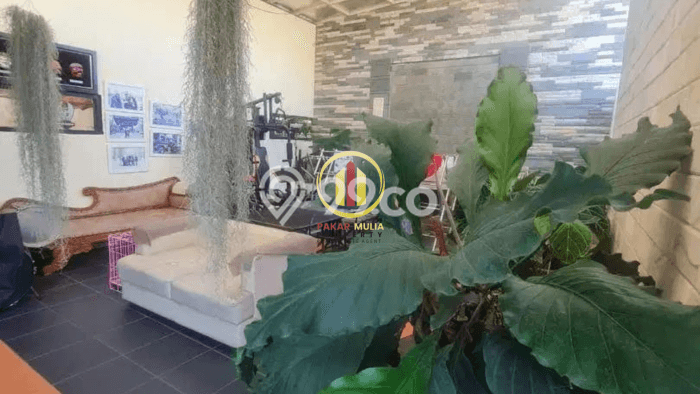 Rumah Mewah LB 500m2 Siap Pakai Desain Elegan di Supratman, Bandung Rumah Mewah LB 500m2 Siap Pakai Desain Elegan di Supratman, Bandung