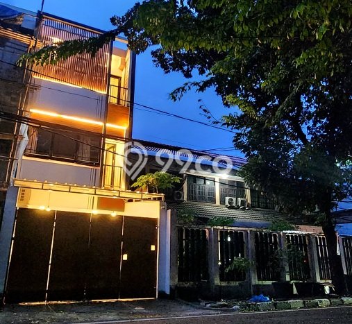 Rumah Strategis di Pusat Kota Tanjung Duren, Jakarta Barat - LT 112m² Rumah Strategis di Pusat Kota Tanjung Duren, Jakarta Barat - LT 112m²