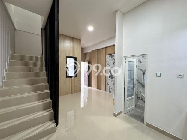 NEW LISTING! Rumah Strategis di Cipondoh, LT 45m² LB 110m² NEW LISTING! Rumah Strategis di Cipondoh, LT 45m² LB 110m²