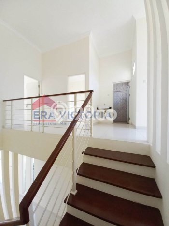 Rumah Mewah LB 180m2 Siap Huni Desain Elegan di Tidar, Malang Rumah Mewah LB 180m2 Siap Huni Desain Elegan di Tidar, Malang