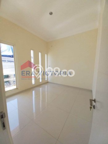 Rumah Mewah LB 180m2 Siap Huni Desain Elegan di Tidar, Malang Rumah Mewah LB 180m2 Siap Huni Desain Elegan di Tidar, Malang