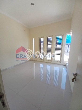 Rumah Mewah LB 180m2 Siap Huni Desain Elegan di Tidar, Malang Rumah Mewah LB 180m2 Siap Huni Desain Elegan di Tidar, Malang